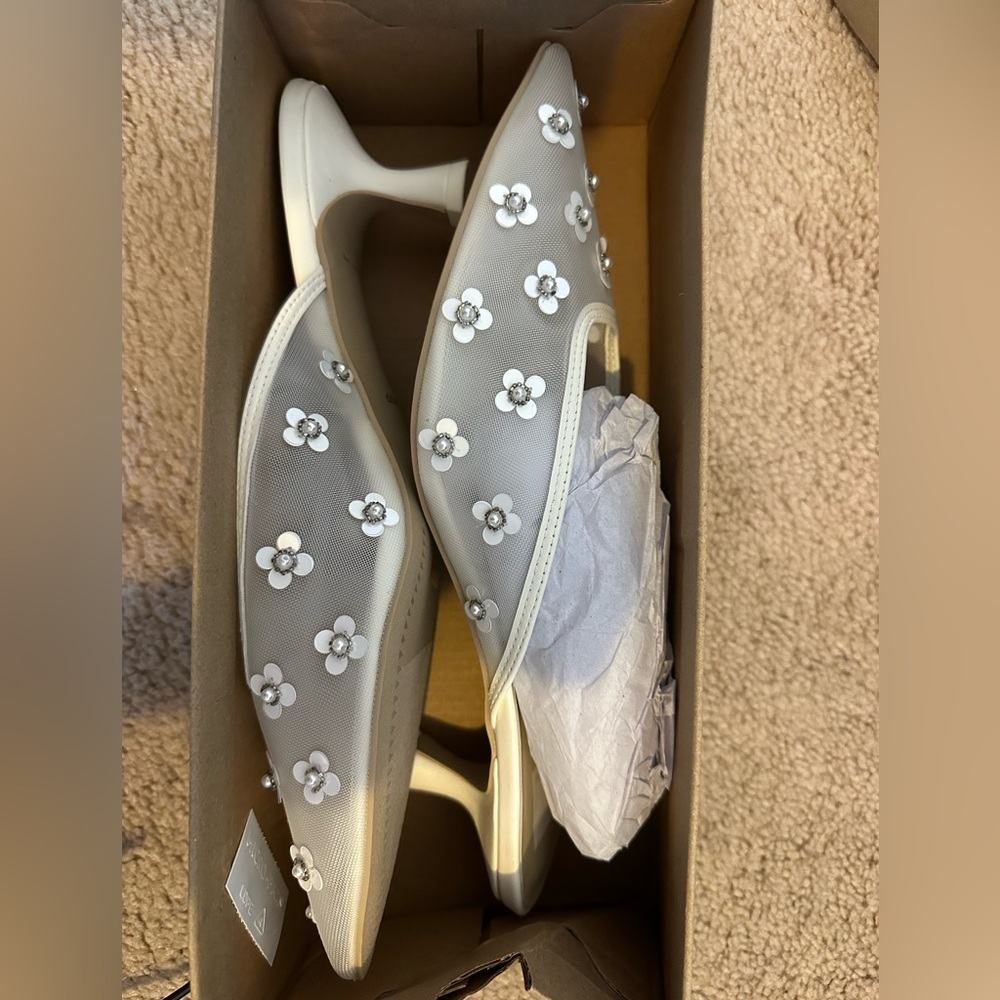NWT Dolce Vita Clara Pearl Heel